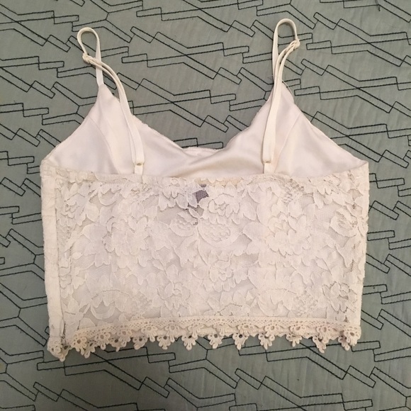 XS lace crop top with gold buttons - Picture 2 of 2